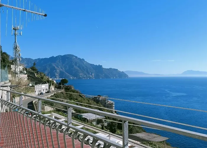 Dachi House Feriehus Amalfi